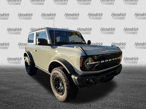 Used 2023 Ford Bronco Wildtrak image 2