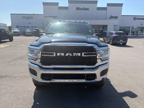 Used 2024 RAM 2500 Tradesman w/ Chrome Appearance Group AWD/4WD image 9