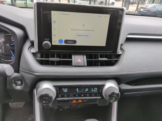 Used 2025 Toyota RAV4 XLE AWD/4WD image 17