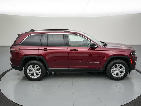 Used 2023 Jeep Grand Cherokee Limited w/ Luxury Tech Group II AWD/4WD image 3