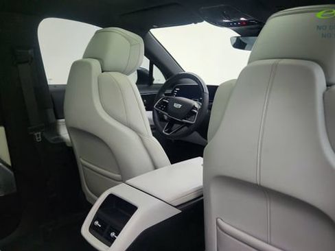 Used 2023 Cadillac Lyriq 2WD image 29