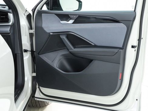 New 2026 Volkswagen Tiguan SE R-Line image 32