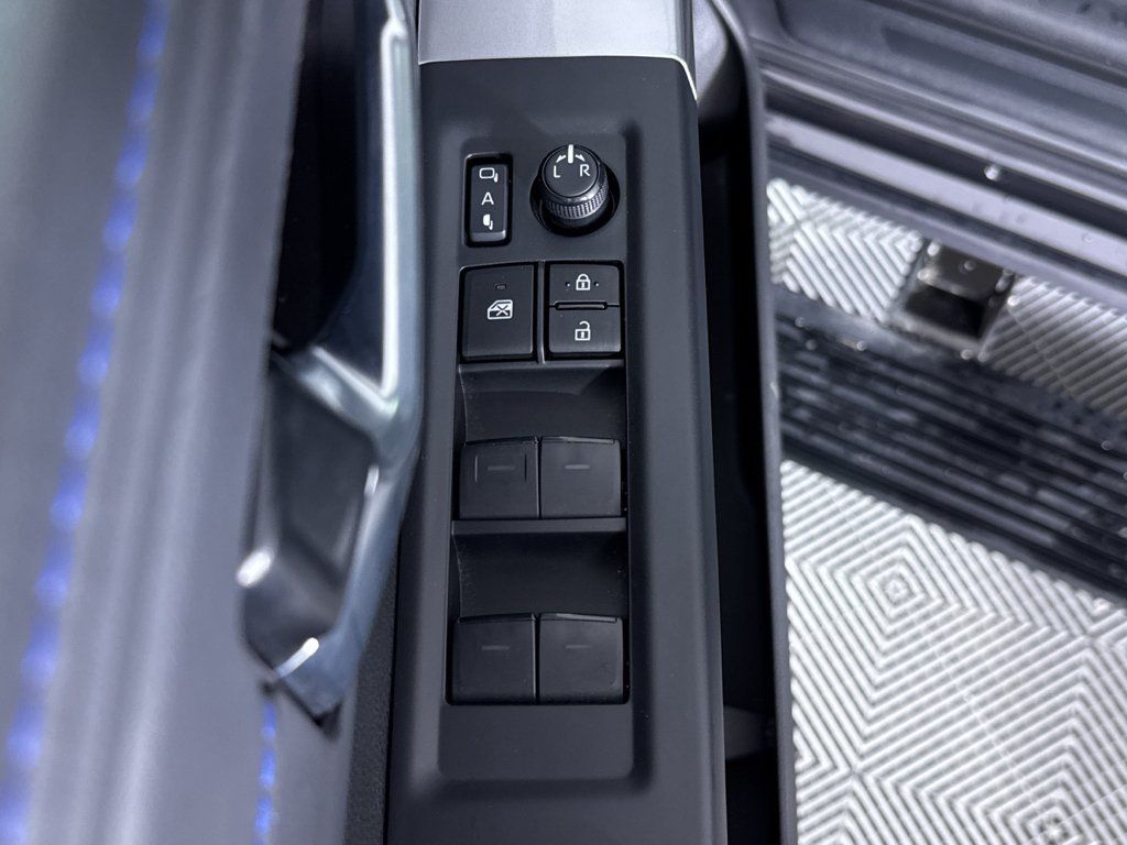 Used 2024 Toyota Tundra Platinum AWD/4WD image 22