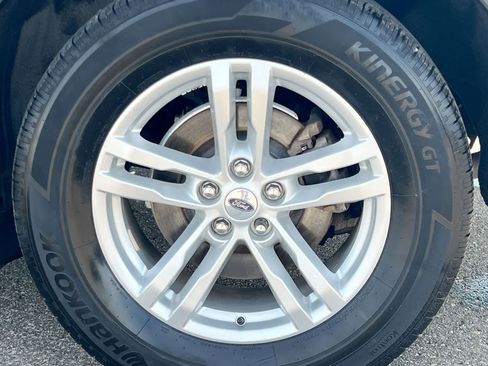 Used 2023 Ford Explorer XLT w/ Equipment Group 202A AWD/4WD image 14