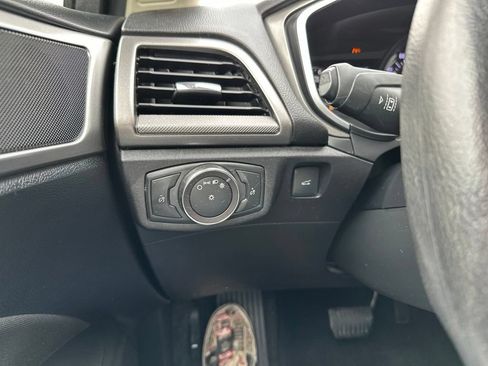 Used 2019 Ford Fusion SE FWD image 23