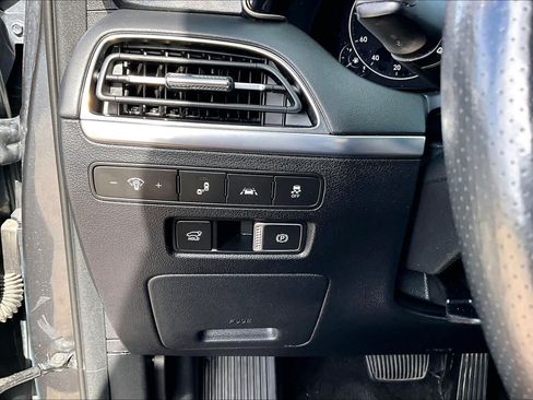 Used 2020 Hyundai Palisade Limited FWD image 32