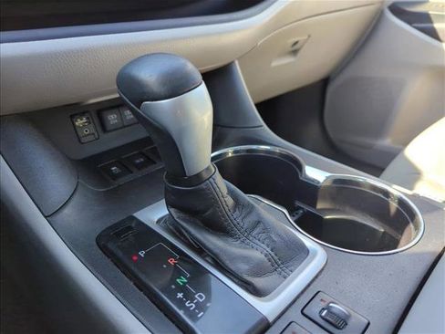 Used 2017 Toyota Highlander XLE image 7