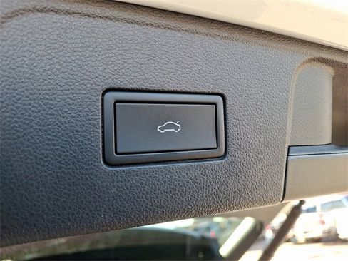 Used 2024 Volkswagen Atlas SEL Premium R-Line image 26