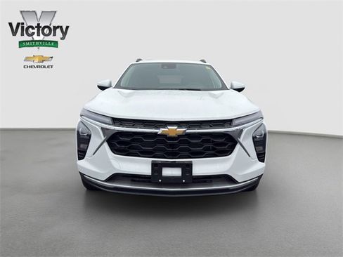 New 2026 Chevrolet Trax LT w/ Sunroof Package image 2
