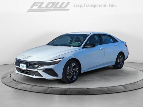 Certified 2025 Hyundai Elantra SEL image 4