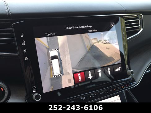 Used 2022 Jeep Grand Wagoneer Series II AWD/4WD image 13