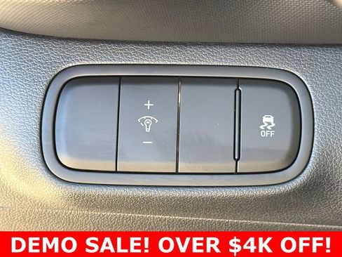 Certified 2025 Hyundai Venue Limited image 21