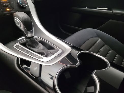 Used 2015 Ford Fusion SE FWD image 26