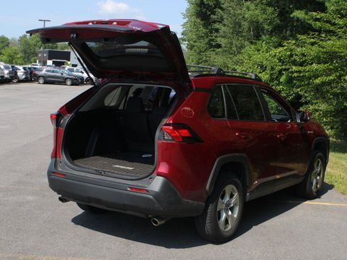 Used 2021 Toyota RAV4 LE AWD/4WD image 7