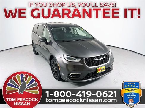 Used 2023 Chrysler Pacifica Touring-L FWD image 1