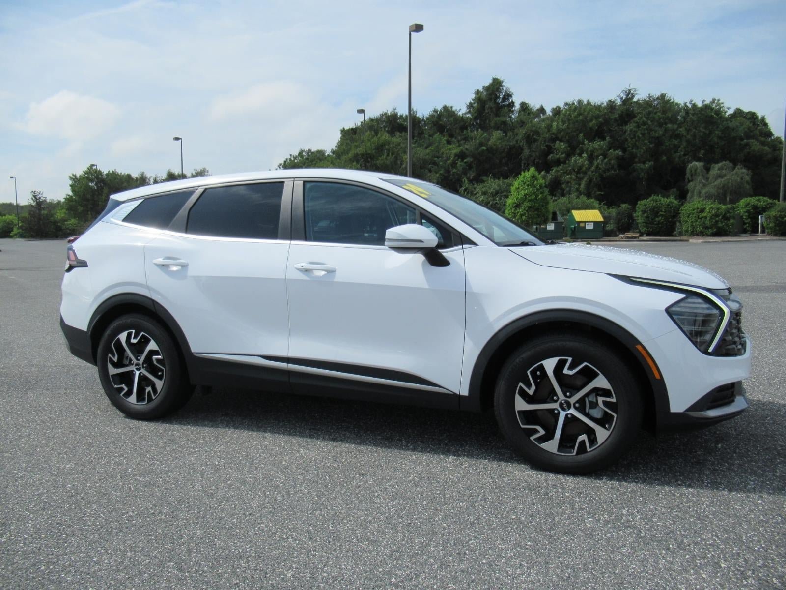 Used 2024 Kia Sportage EX FWD image 2