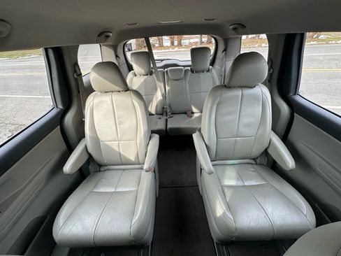 Used 2020 Kia Sedona L image 17