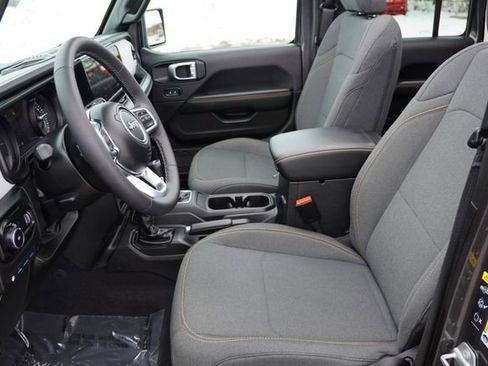 Certified 2025 Jeep Wrangler Unlimited Sahara w/ Safety Group image 17