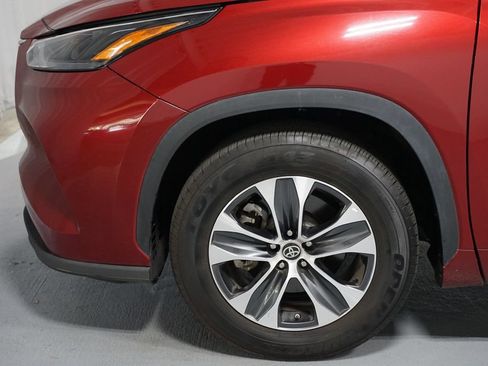 Used 2022 Toyota Highlander XLE FWD image 5