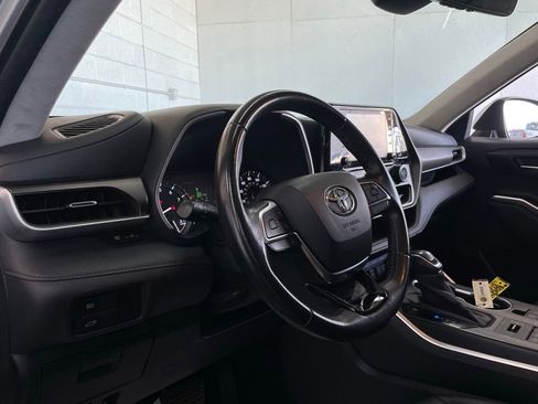 Used 2020 Toyota Highlander XLE image 15
