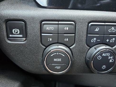 Used 2026 Chevrolet Silverado 1500 LT w/ Texas Edition Plus AWD/4WD image 18