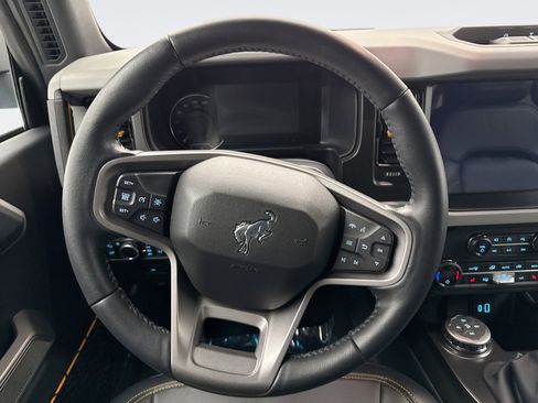 Used 2023 Ford Bronco Badlands image 12