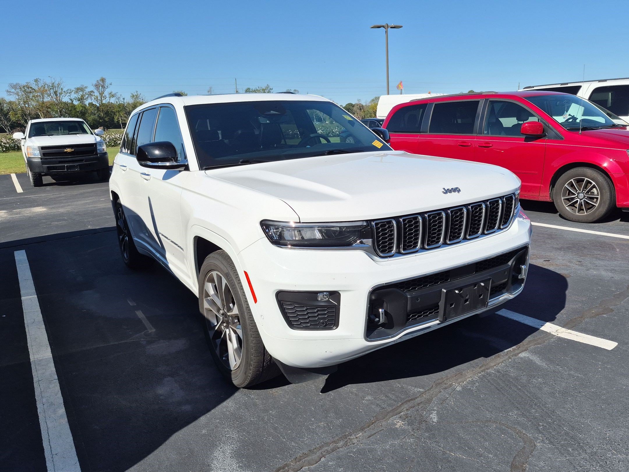 Used 2023 Jeep Grand Cherokee Overland AWD/4WD image 3