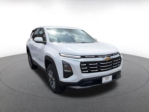 Used 2025 Chevrolet Equinox LT image 3