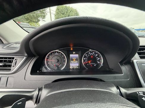Used 2015 Toyota Camry SE FWD image 16