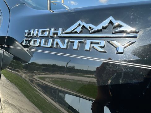 Used 2024 Chevrolet Silverado 2500 High Country w/ High Country Premium Package AWD/4WD image 35