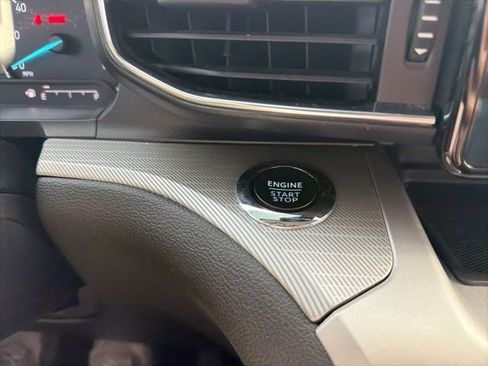 Used 2022 Ford Explorer XLT w/ Equipment Group 202A image 34