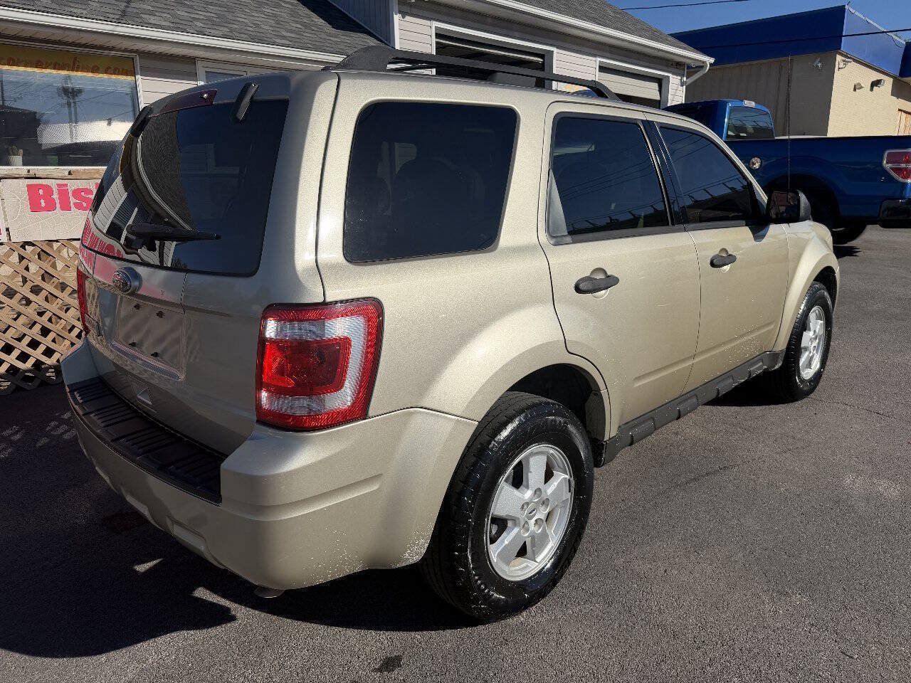 Used 2010 Ford Escape XLT AWD/4WD image 6