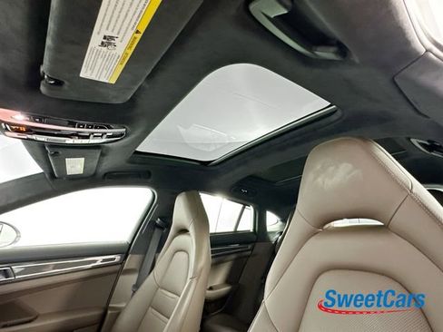 Used 2022 Porsche Panamera GTS image 36