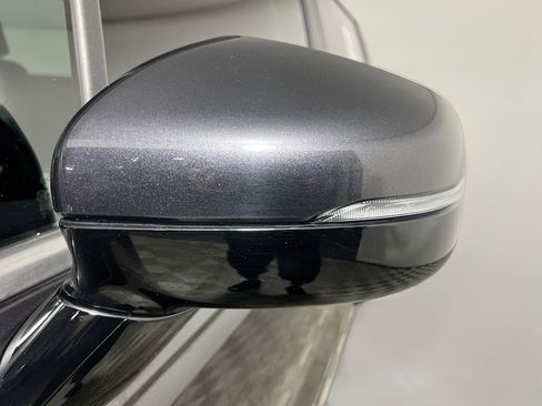 Used 2024 Kia Carnival LX FWD image 13