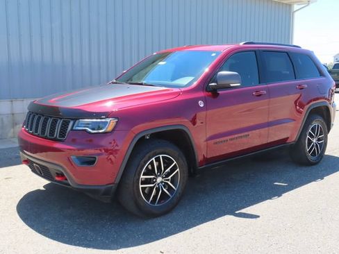 Used 2018 Jeep Grand Cherokee Trailhawk w/ Trailhawk Luxury Group AWD/4WD image 10