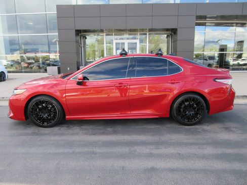 Used 2019 Toyota Camry XSE w/ Driver Assist Package FWD image 3
