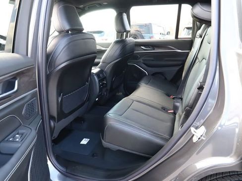 New 2026 Jeep Grand Cherokee Limited AWD/4WD image 17