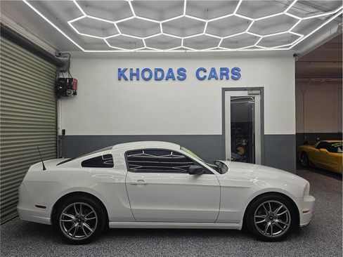Used 2014 Ford Mustang Coupe image 5