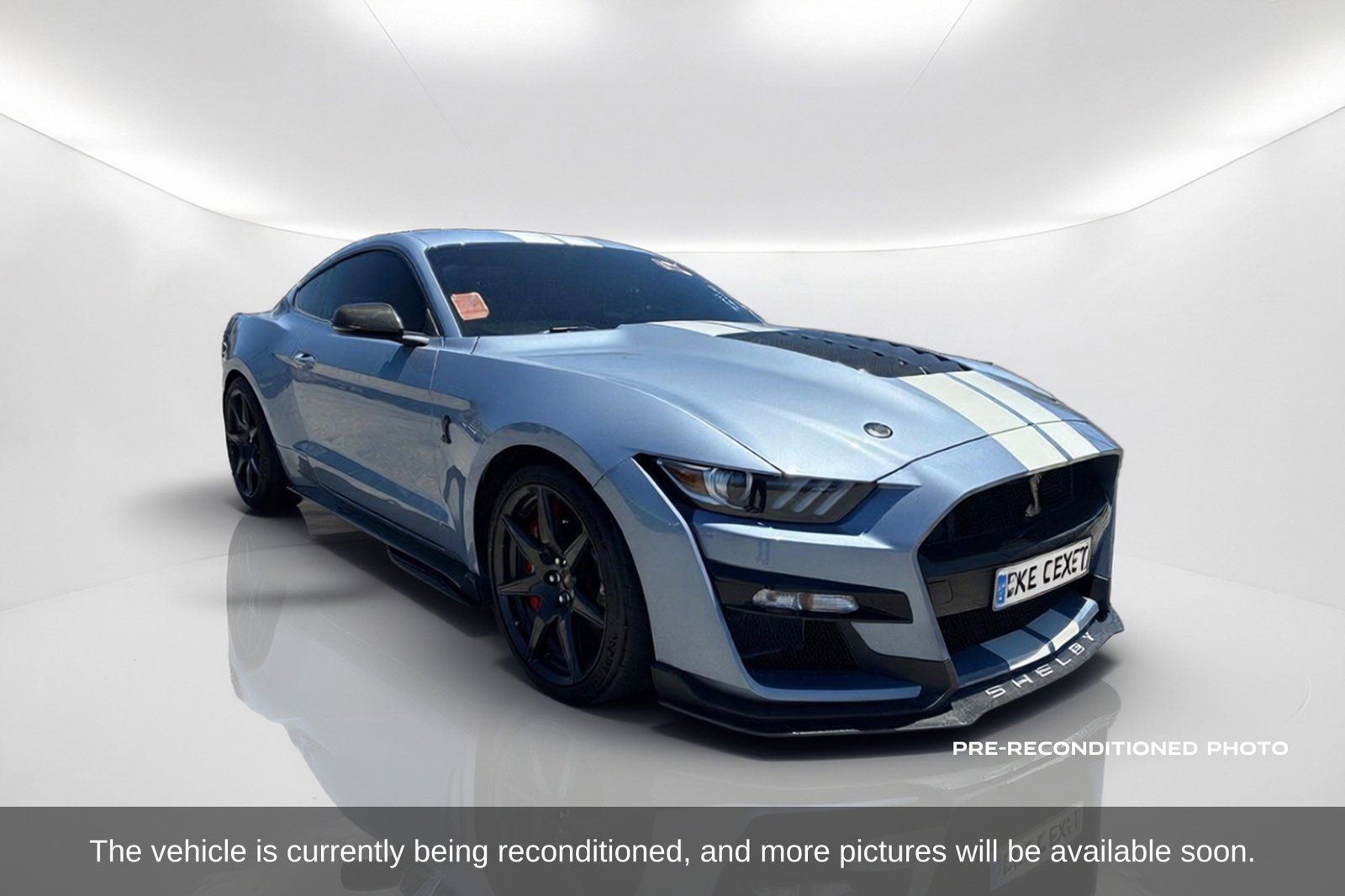 Used 2022 Ford Mustang Shelby GT500 w/ Carbon Fiber Track Pack RWD image 3
