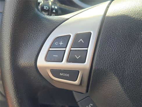 Used 2017 Mitsubishi Lancer ES FWD image 29