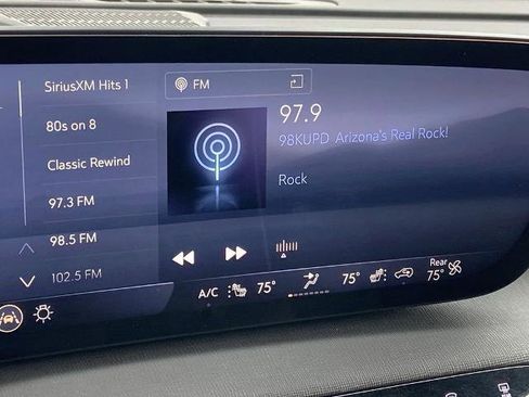 Used 2025 Buick Enclave Sport Touring image 9