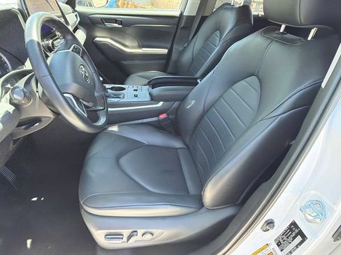 Certified 2025 Toyota Highlander XLE AWD/4WD image 22