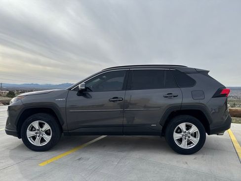 Used 2020 Toyota RAV4 LE image 2