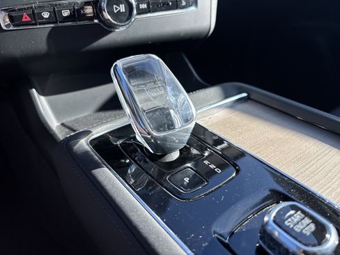 Used 2025 Volvo XC90 B6 Plus image 26