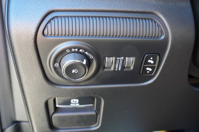 Certified 2024 Jeep Wagoneer Series III AWD/4WD image 29