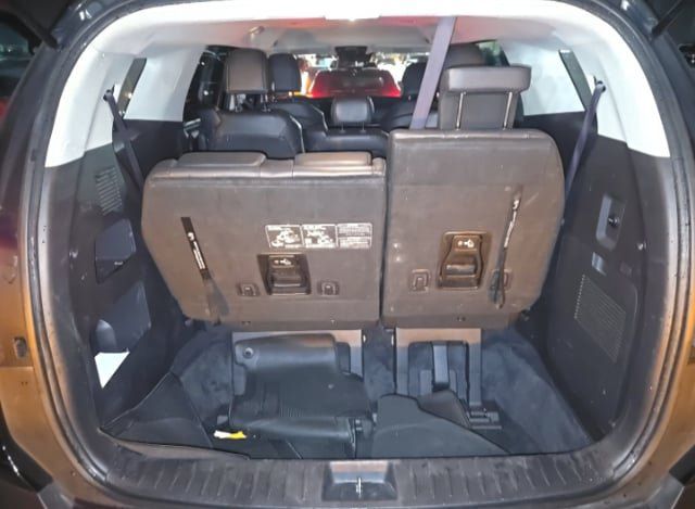 Used 2025 Kia Carnival FWD image 8