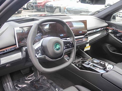 New 2026 BMW i5 eDrive40 w/ Premium Package image 17