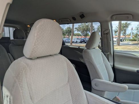 Certified 2017 Toyota Sienna LE image 15