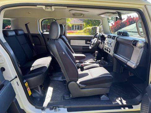 Used 2010 Toyota FJ Cruiser 4WD image 14