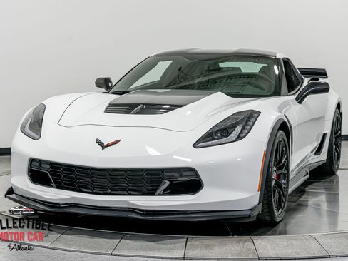 Used 2015 Chevrolet Corvette Z06 w/ 3LZ Preferred Equipment Group RWD image 32